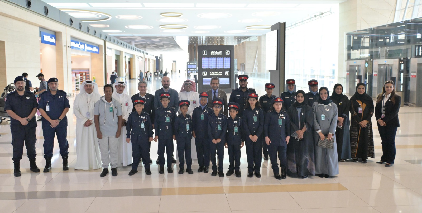 الإدارة العامة لأمن المنافذ تنظم زيارة إلى مطار البحرين الدولي لأبناء الشهداء<